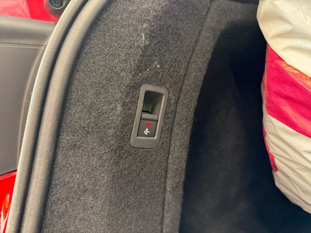 Audi A4 2020 Punainen