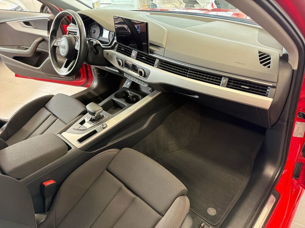 Audi A4 2020 Punainen