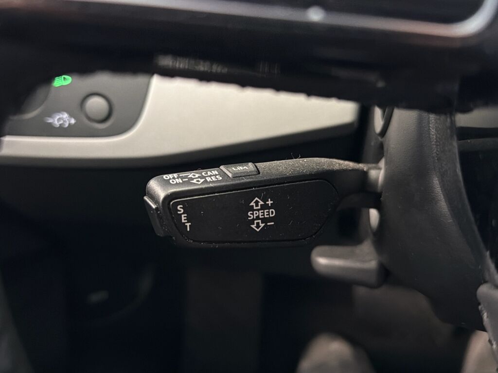 Audi A4 2020 Punainen