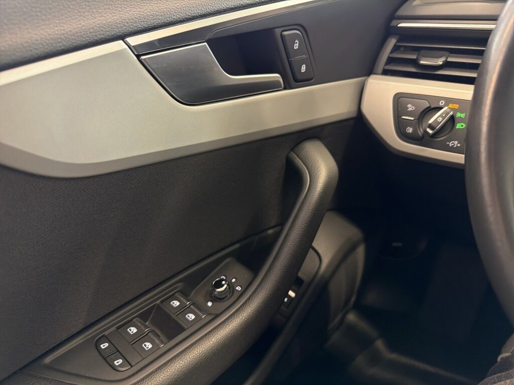 Audi A4 2020 Punainen