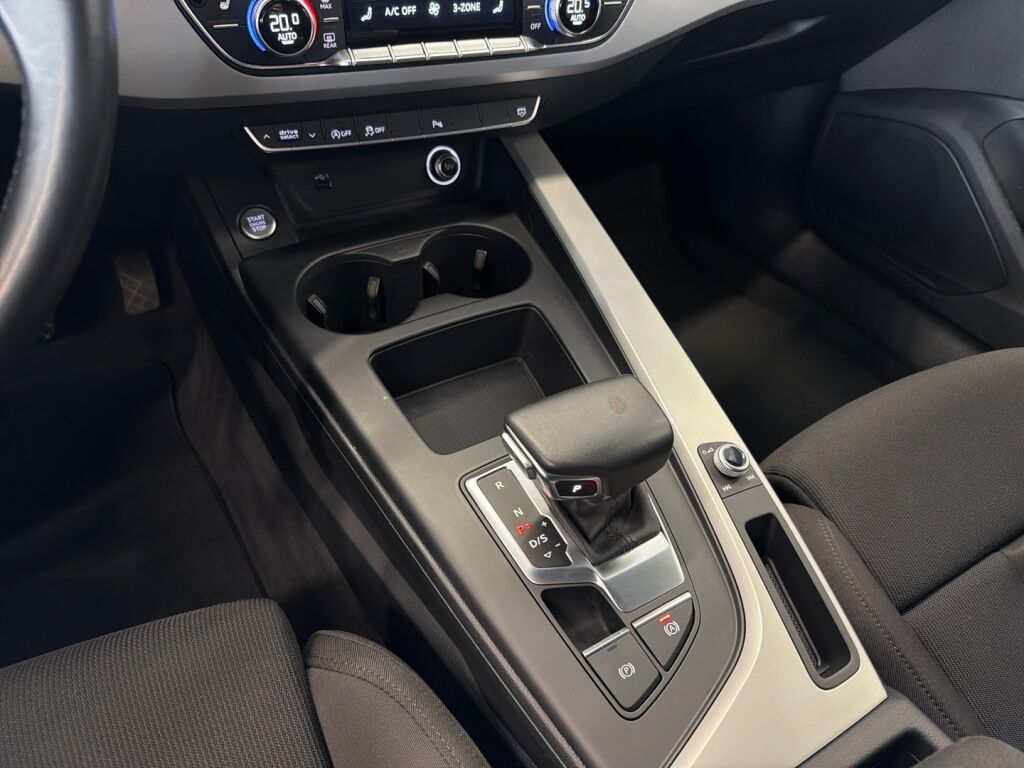 Audi A4 2020 Punainen