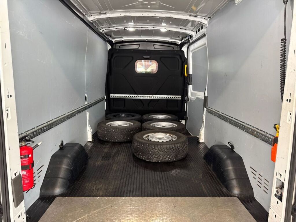 Ford Transit 2020 Valkoinen