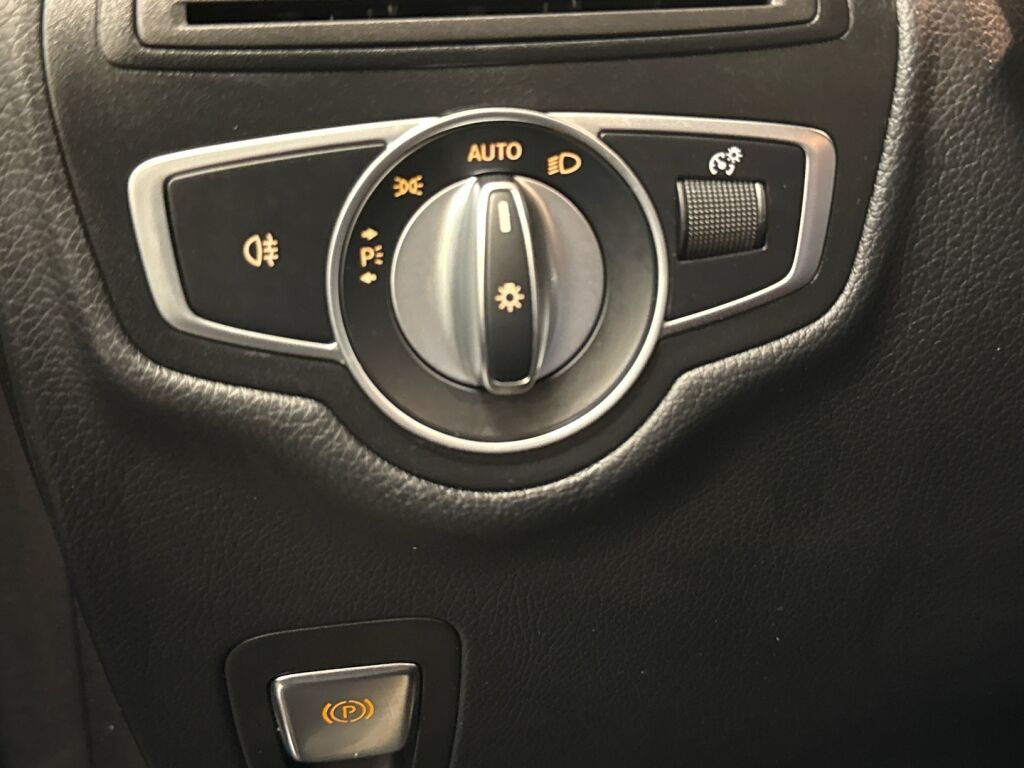 Mercedes-Benz GLC 2018 Ruskea (beige)