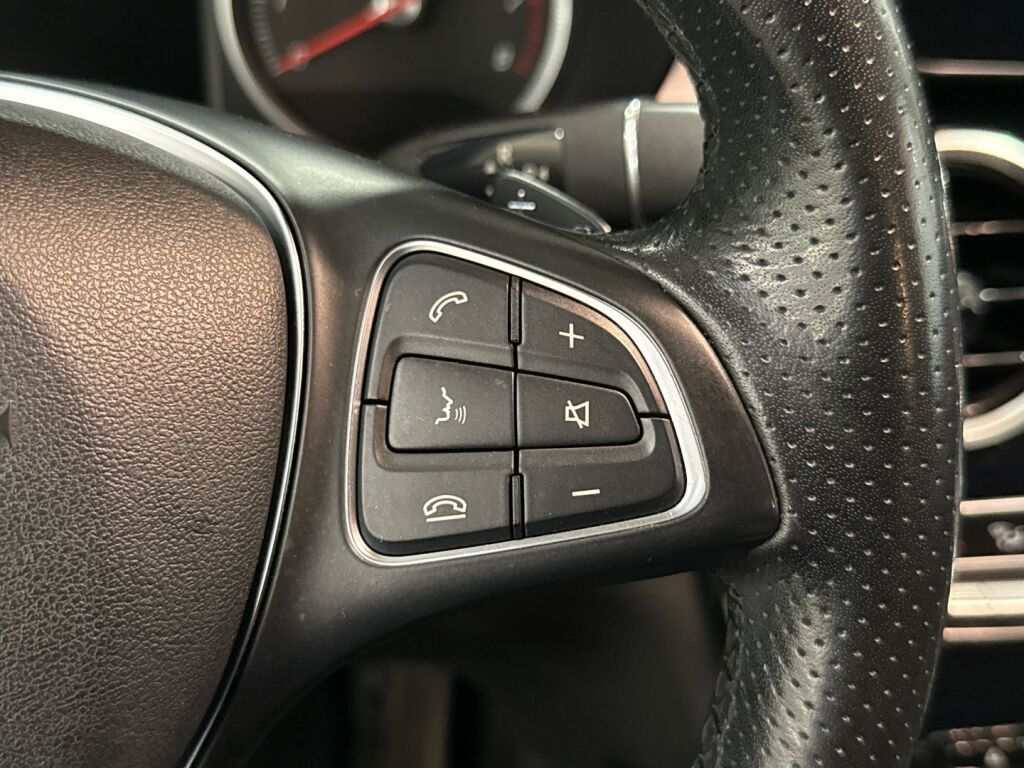 Mercedes-Benz GLC 2018 Ruskea (beige)