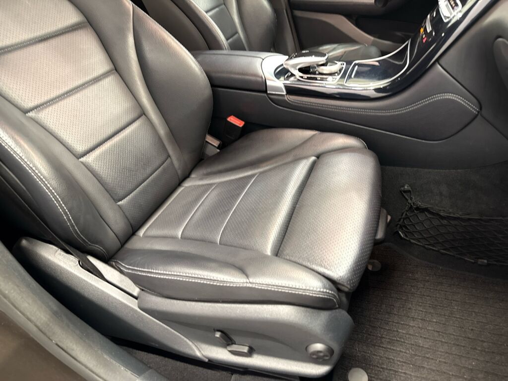 Mercedes-Benz GLC 2018 Ruskea (beige)