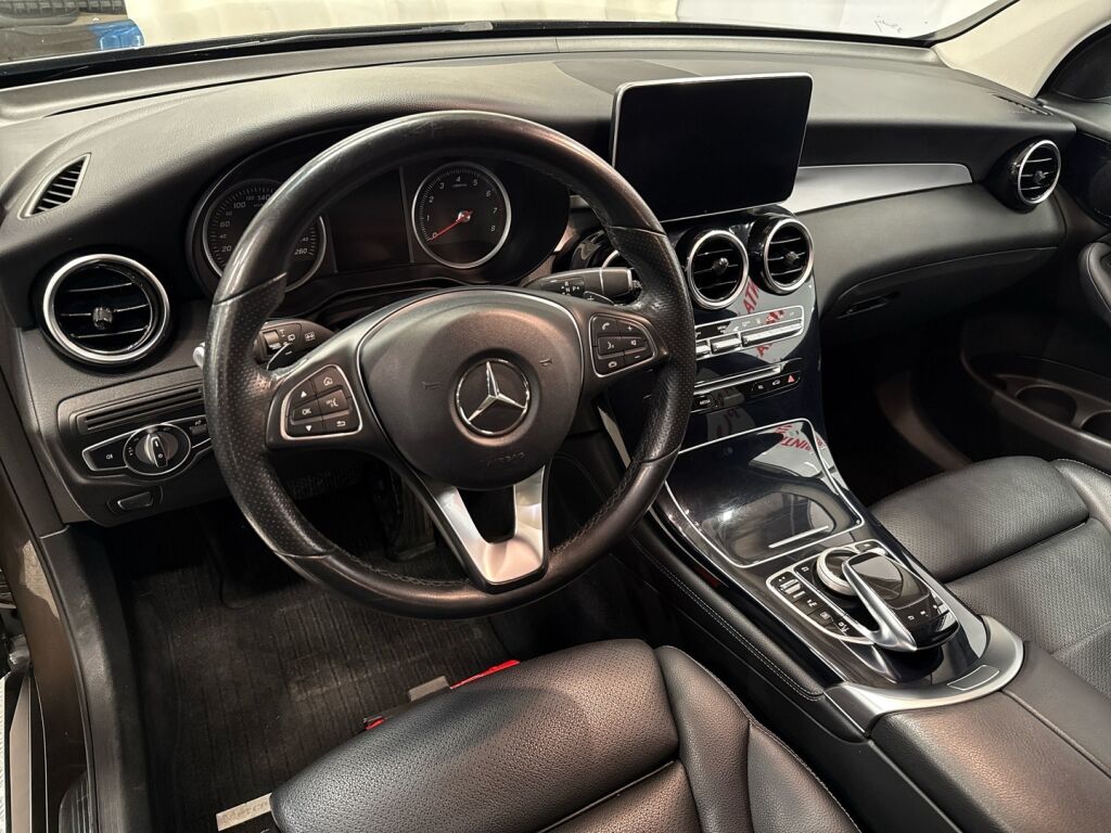 Mercedes-Benz GLC 2018 Ruskea (beige)