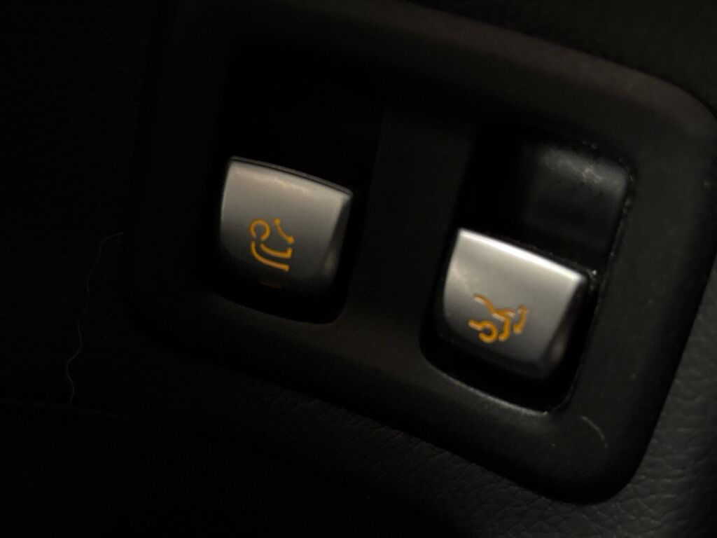 Mercedes-Benz GLC 2018 Ruskea (beige)