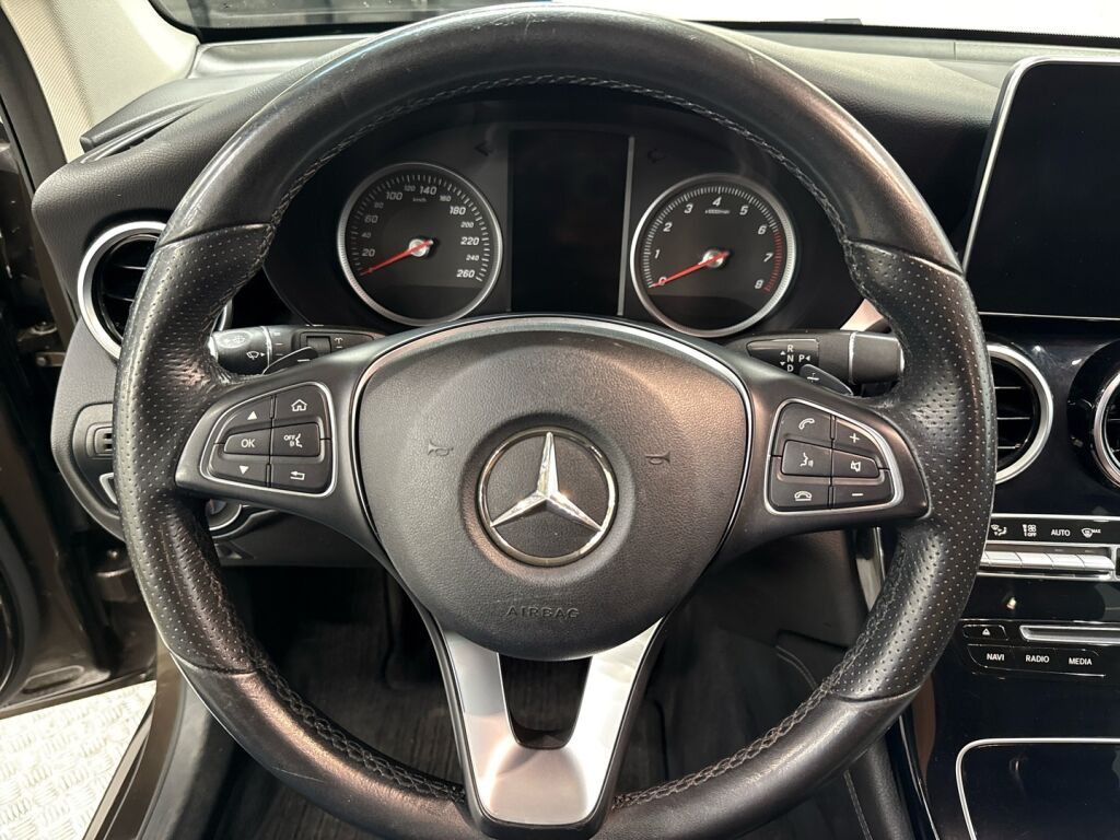 Mercedes-Benz GLC 2018 Ruskea (beige)