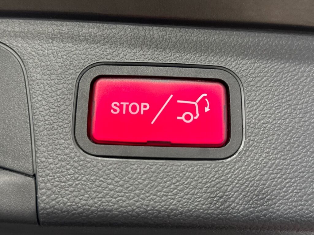 Mercedes-Benz GLC 2018 Ruskea (beige)