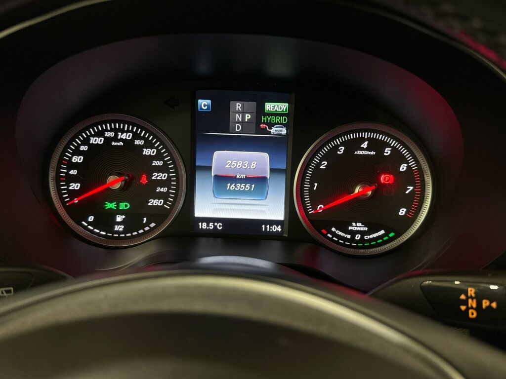 Mercedes-Benz GLC 2018 Ruskea (beige)