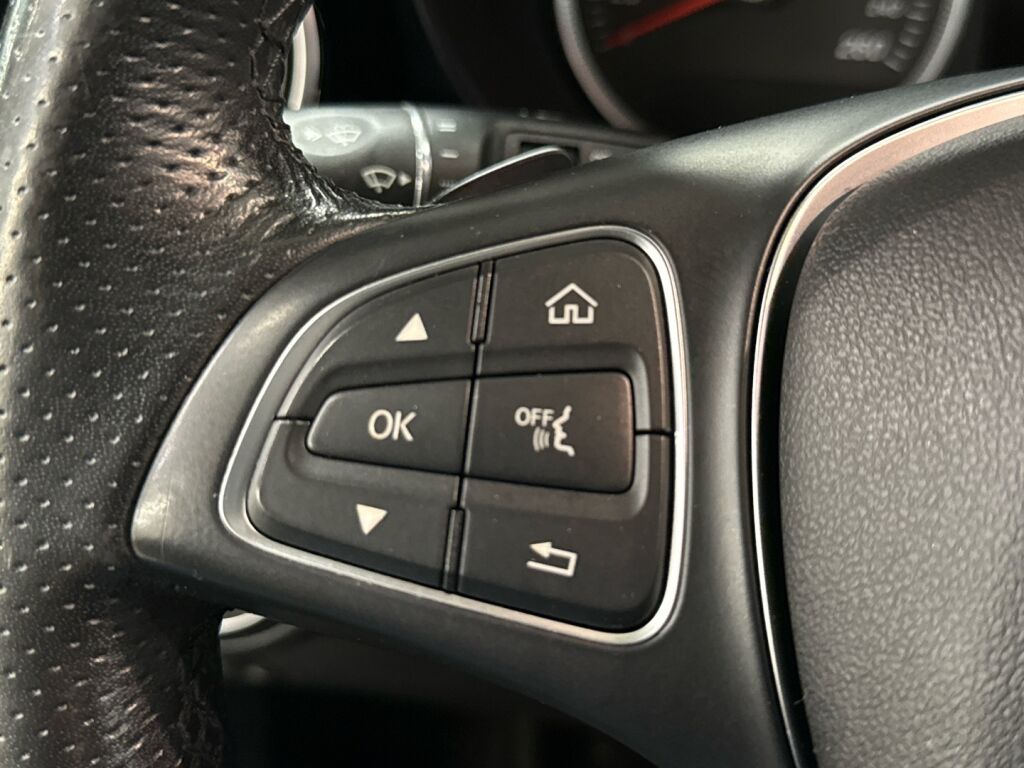 Mercedes-Benz GLC 2018 Ruskea (beige)