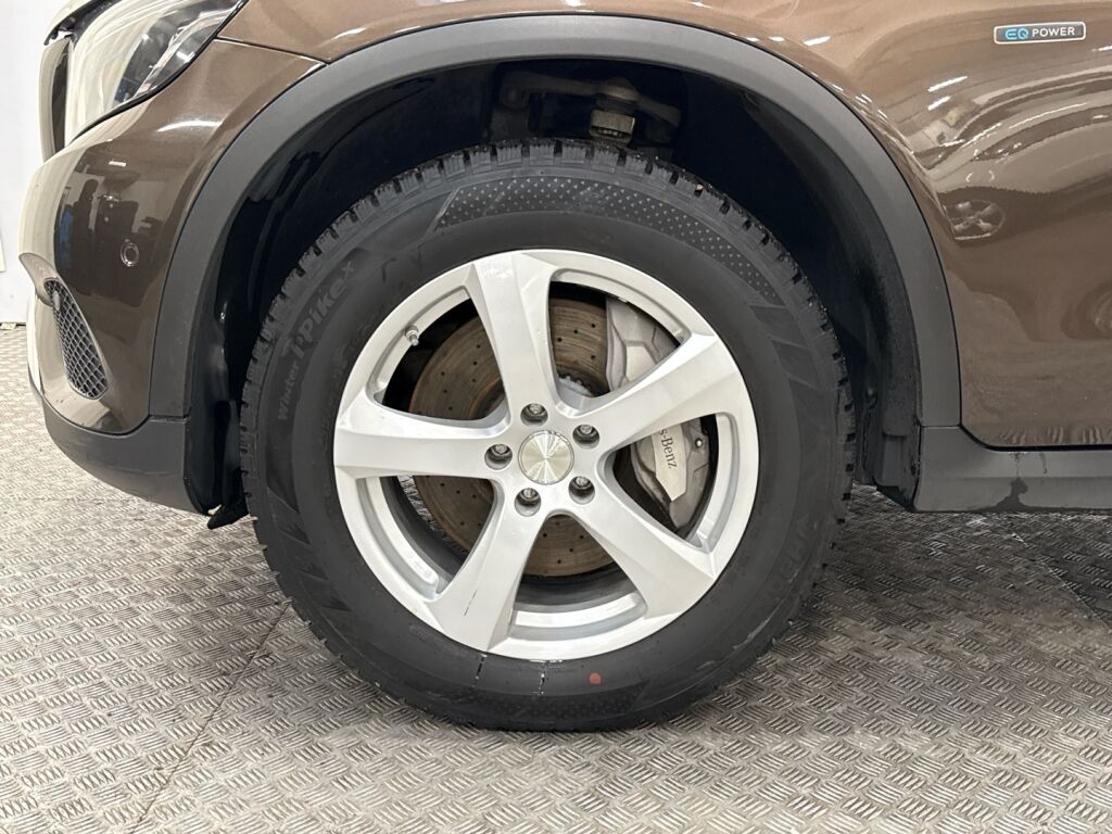 Mercedes-Benz GLC 2018 Ruskea (beige)