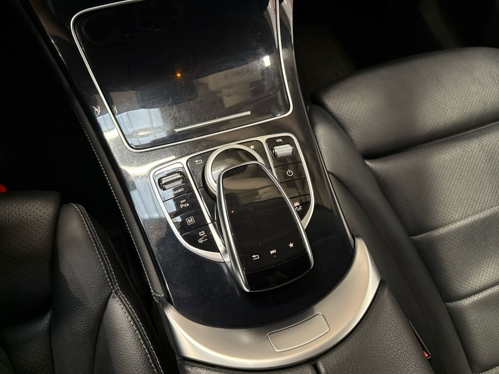 Mercedes-Benz GLC 2018 Ruskea (beige)