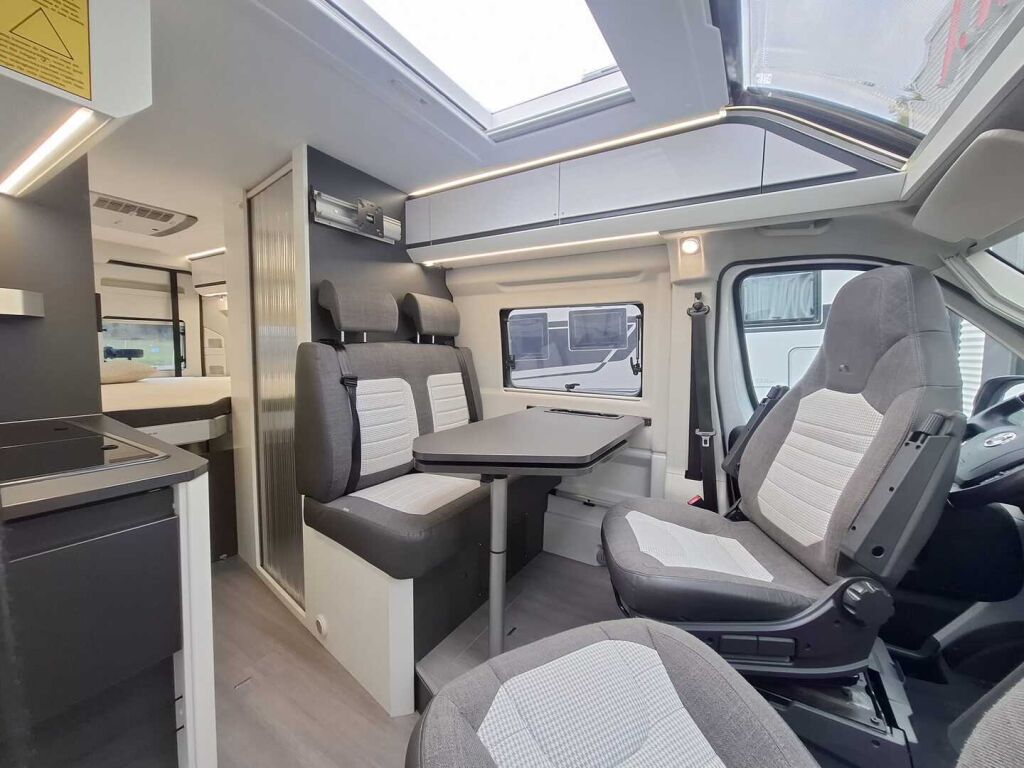 Adria Twin Supreme 640 SGX 2020 Harmaa