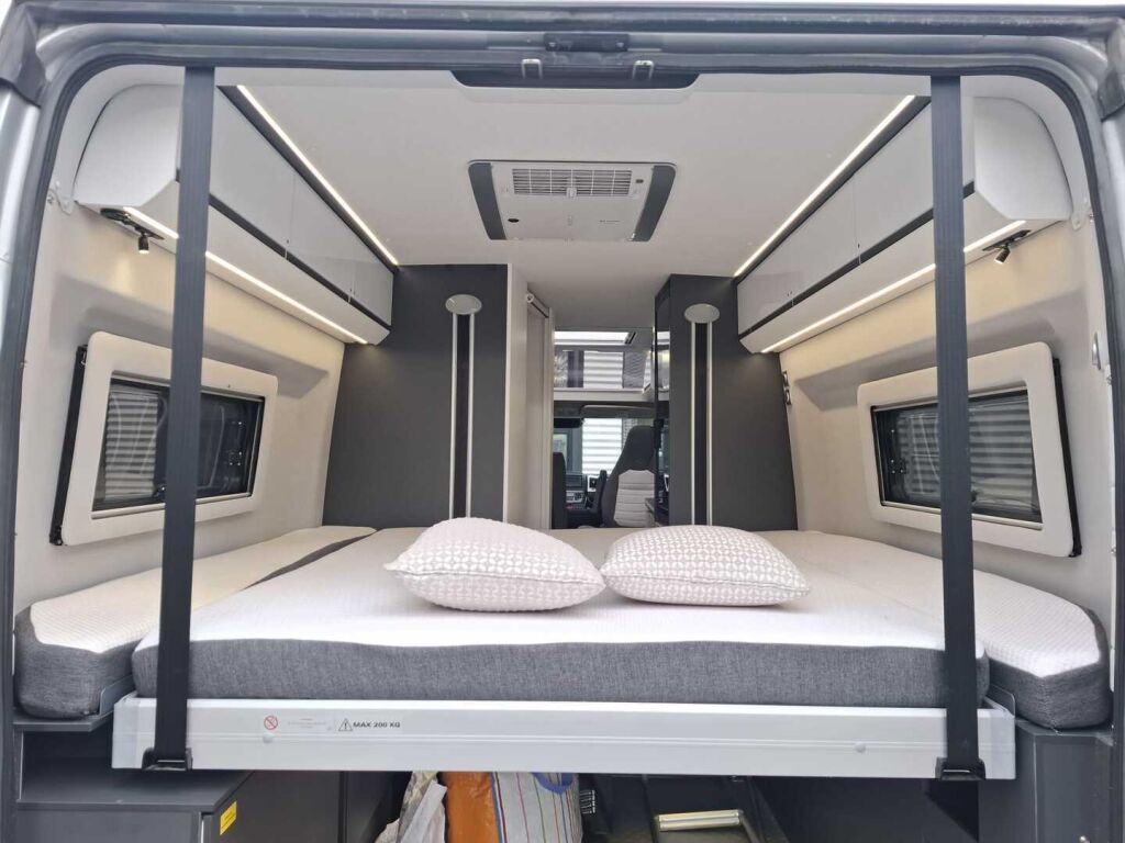 Adria Twin Supreme 640 SGX 2020 Harmaa