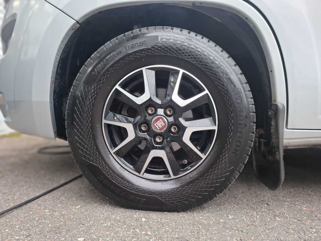 Adria Twin Supreme 640 SGX 2020 Harmaa