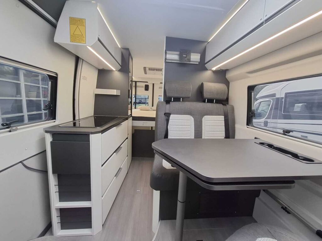 Adria Twin Supreme 640 SGX 2020 Harmaa