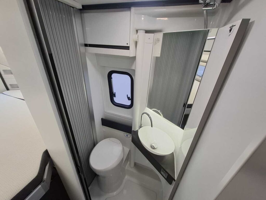 Adria Twin Supreme 640 SGX 2020 Harmaa