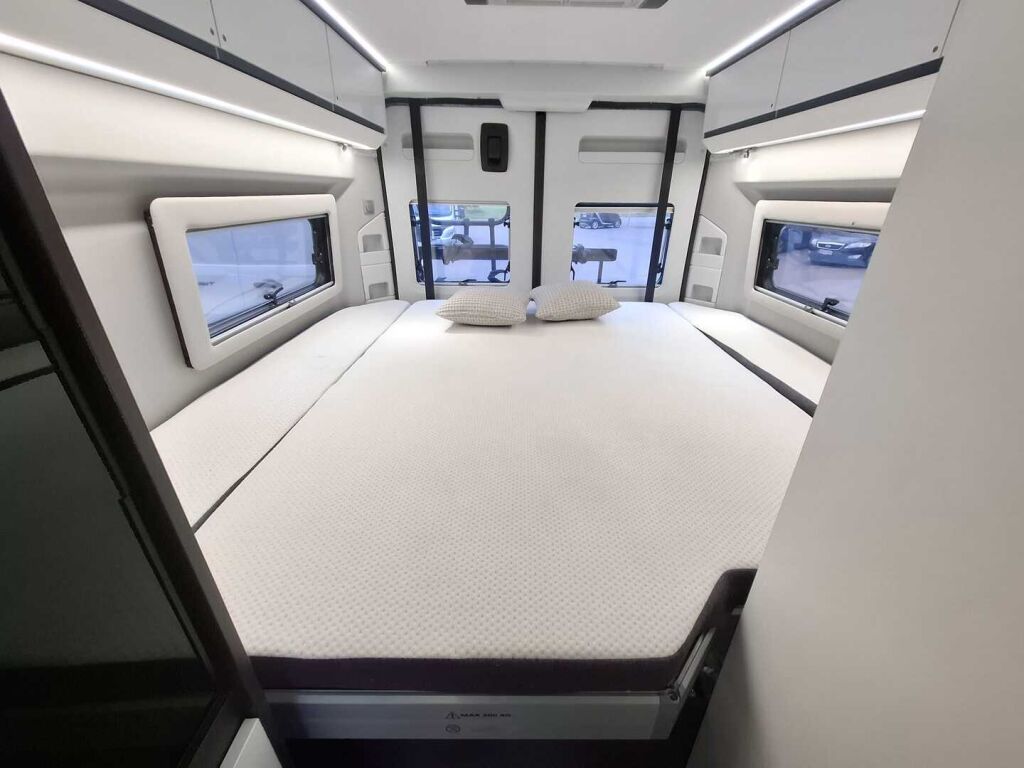 Adria Twin Supreme 640 SGX 2020 Harmaa