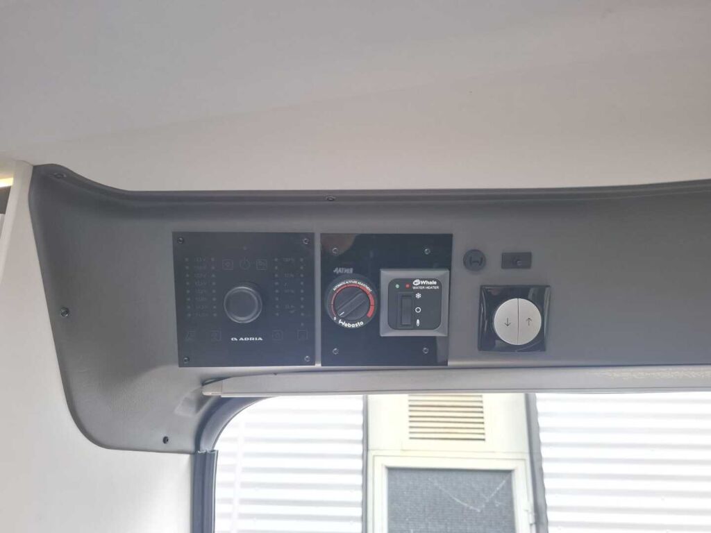 Adria Twin Supreme 640 SGX 2020 Harmaa