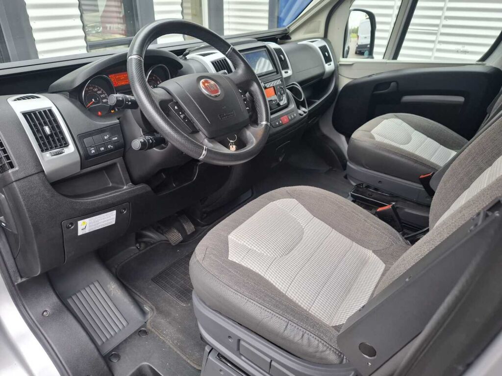 Adria Twin Supreme 640 SGX 2020 Harmaa