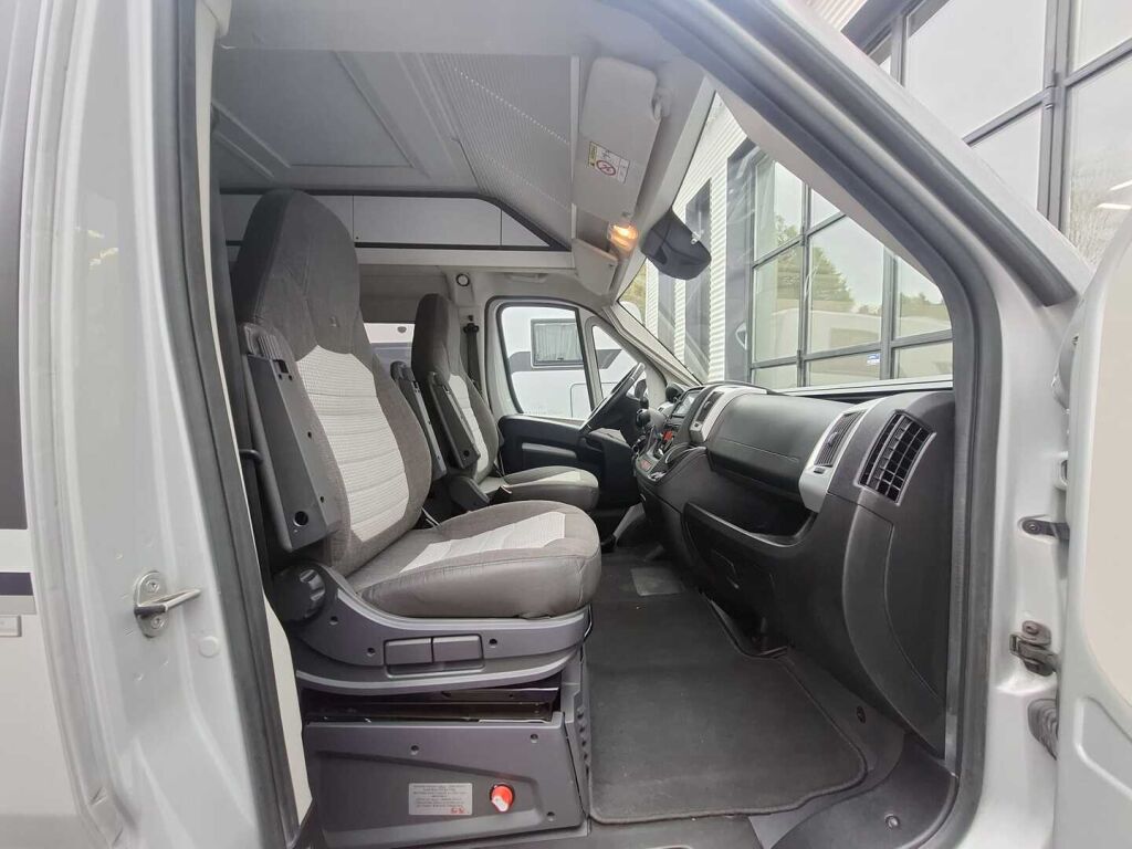 Adria Twin Supreme 640 SGX 2020 Harmaa