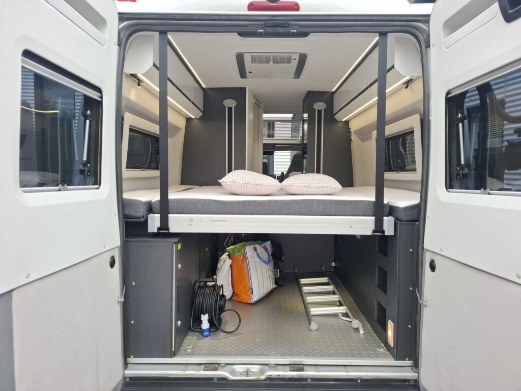 Adria Twin Supreme 640 SGX 2020 Harmaa