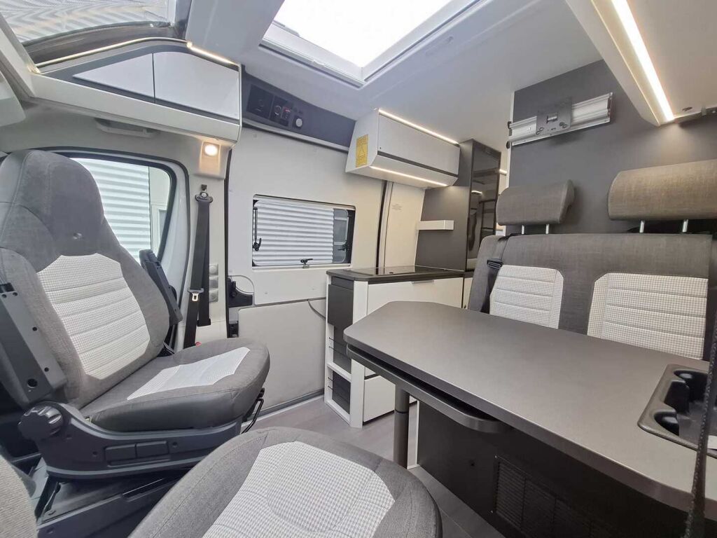 Adria Twin Supreme 640 SGX 2020 Harmaa