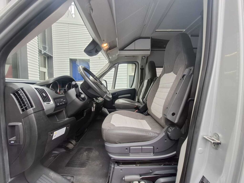 Adria Twin Supreme 640 SGX 2020 Harmaa