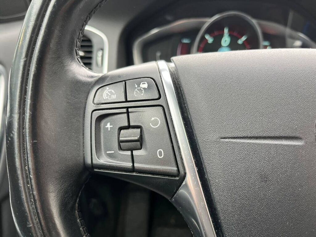 Volvo V60 2014 Harmaa