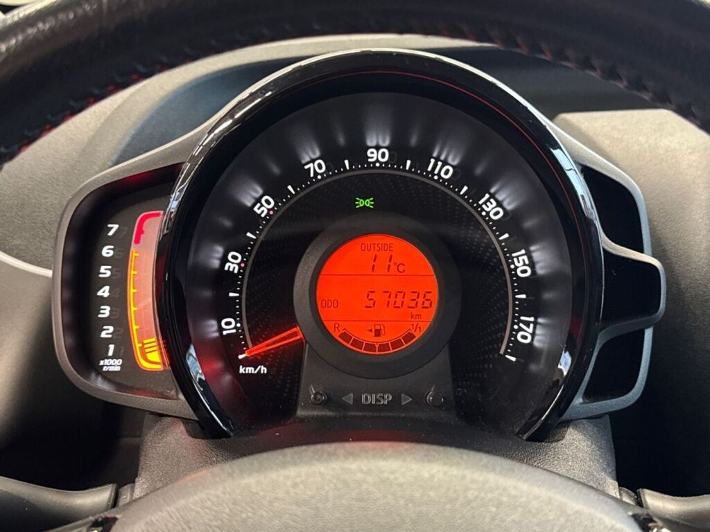 Toyota AYGO 2020 Punainen