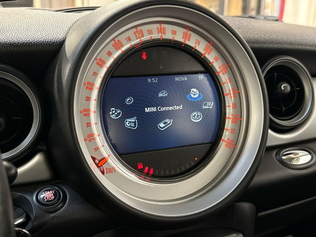 Mini Hatchback 2013 Musta