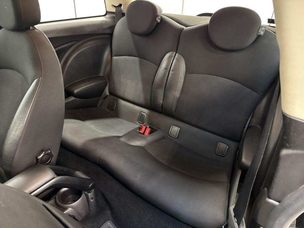 Mini Hatchback 2013 Musta