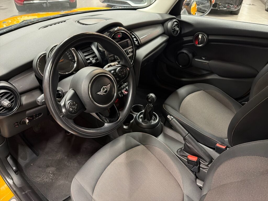 Mini Cooper 2016 Oranssi