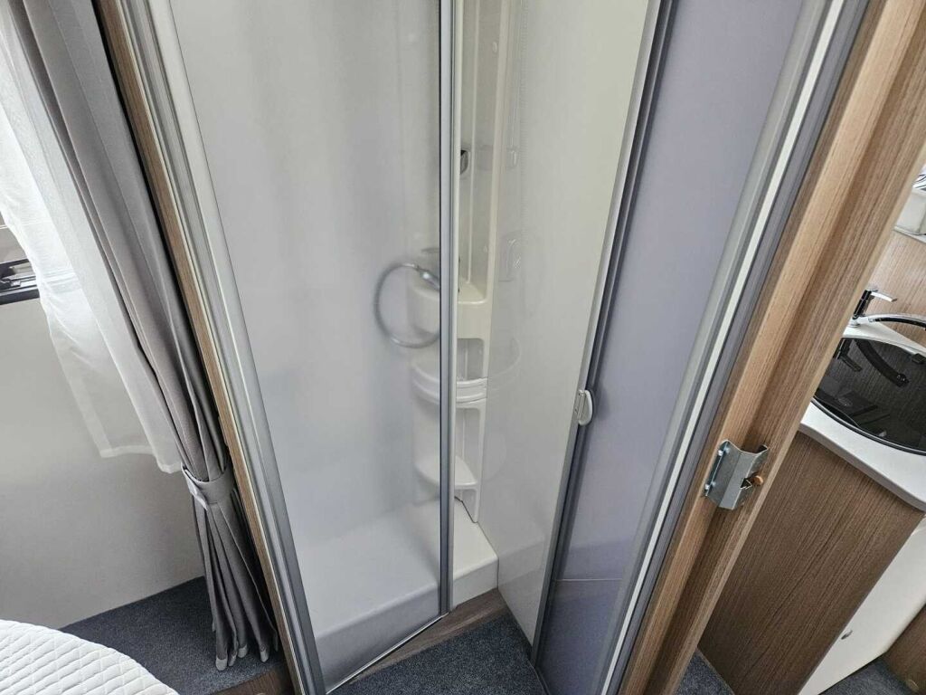 Carado T 339 2019 Valkoinen