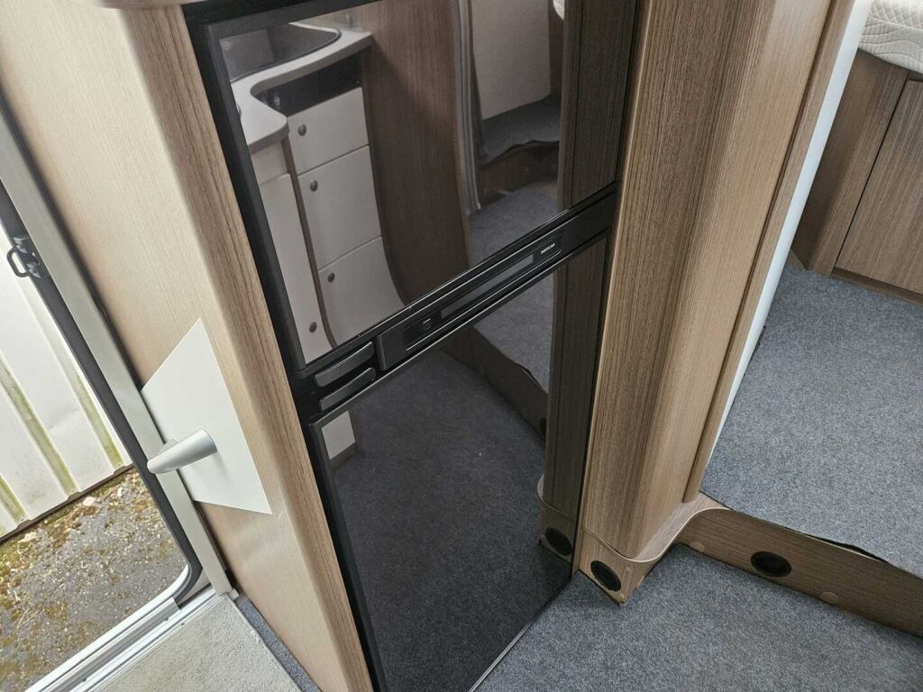 Carado T 339 2019 Valkoinen