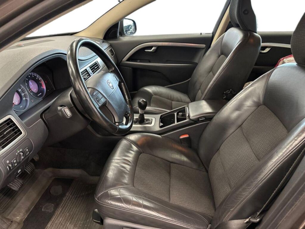 Volvo V70 2009 Harmaa