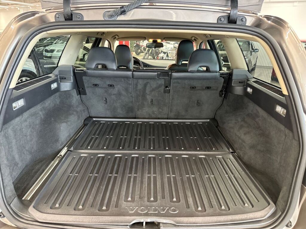 Volvo V70 2009 Harmaa