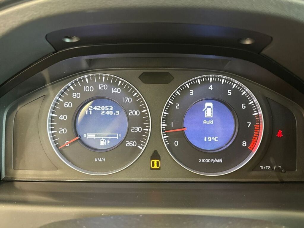 Volvo V70 2009 Harmaa