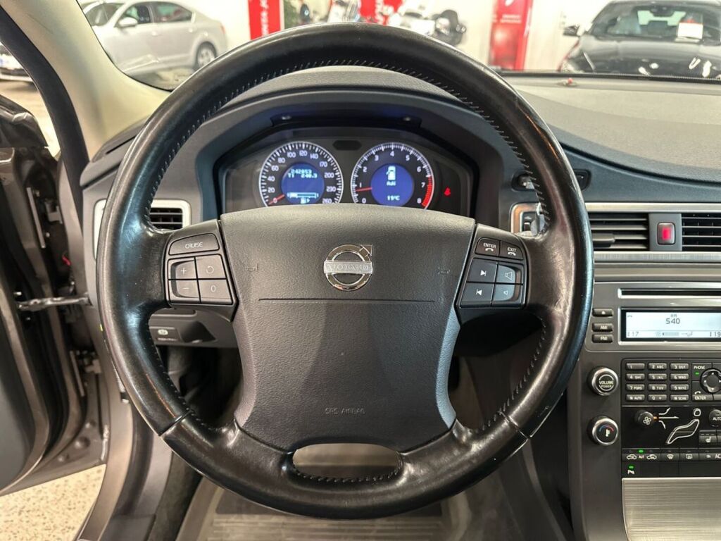 Volvo V70 2009 Harmaa