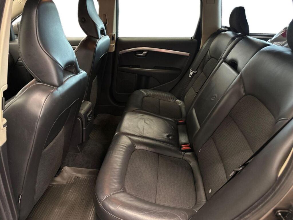Volvo V70 2009 Harmaa