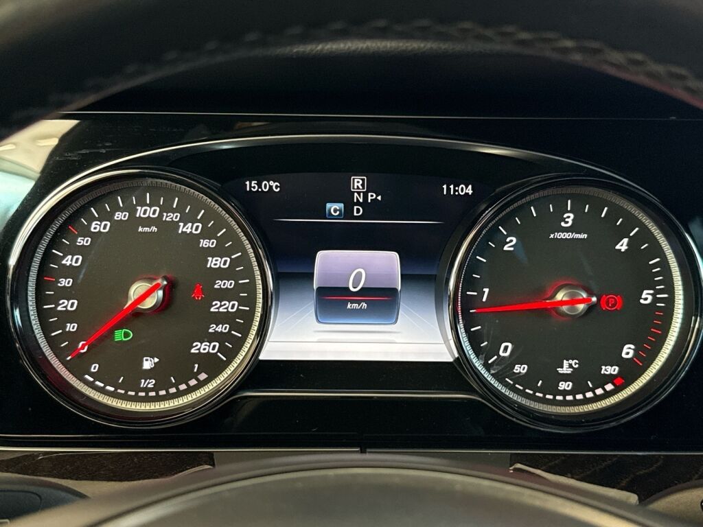 Mercedes-Benz E 2017 Musta