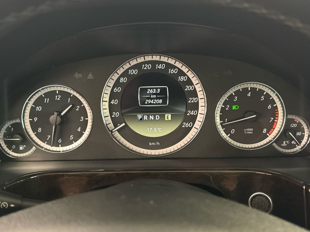 Mercedes-Benz E 2012 Musta