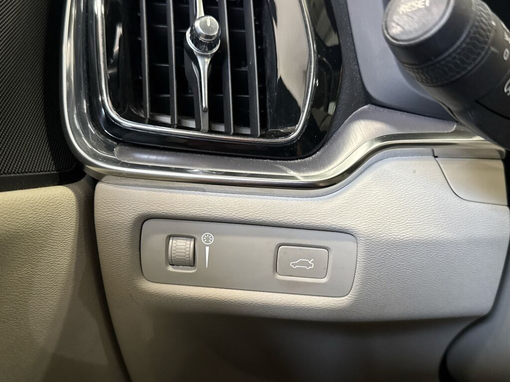 Volvo V60 2020 Harmaa