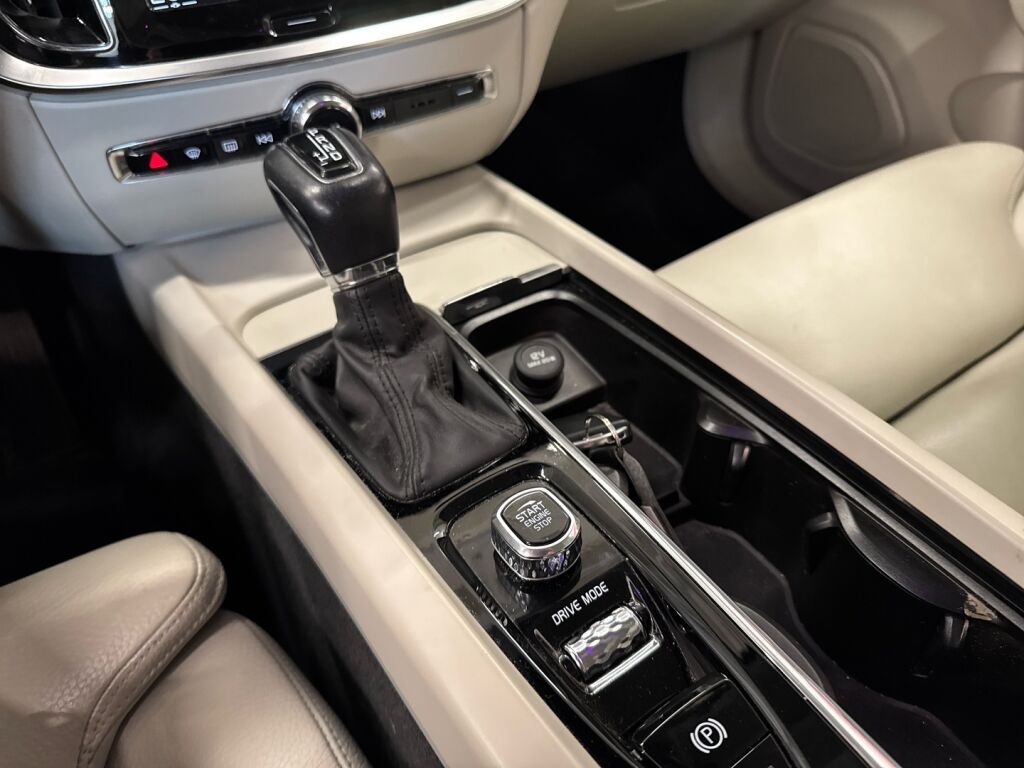 Volvo V60 2020 Harmaa