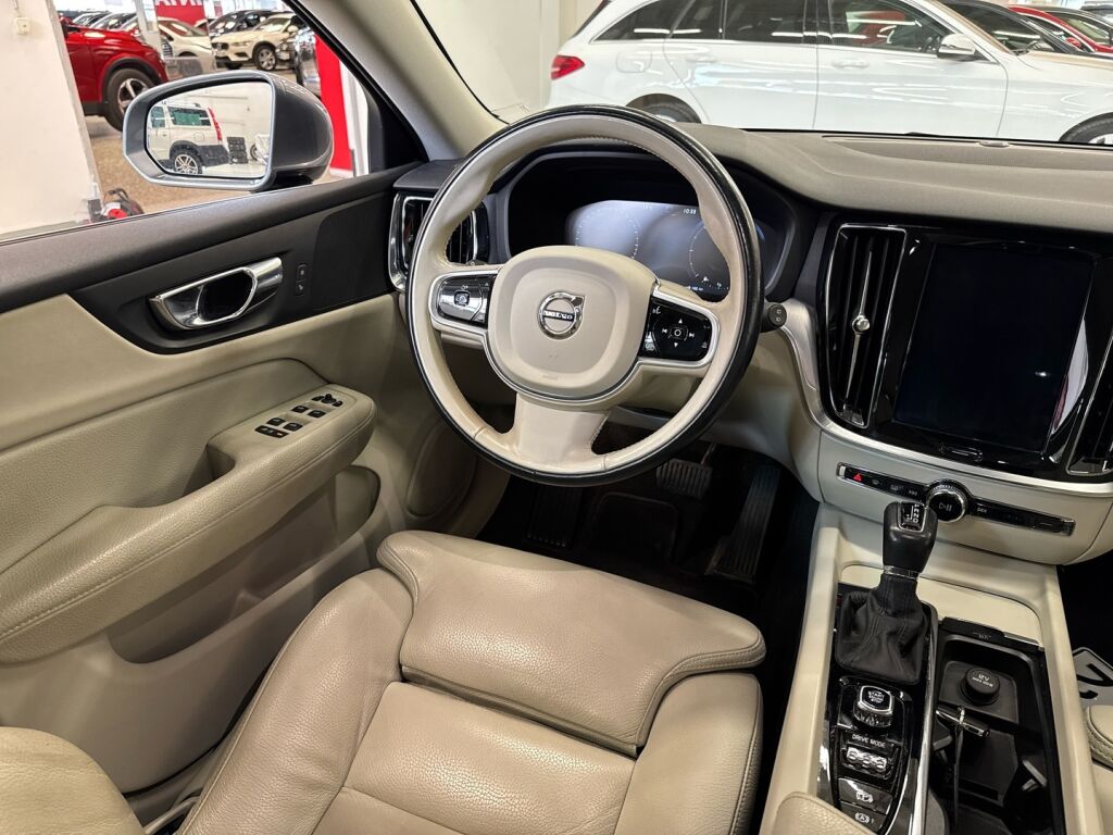 Volvo V60 2020 Harmaa