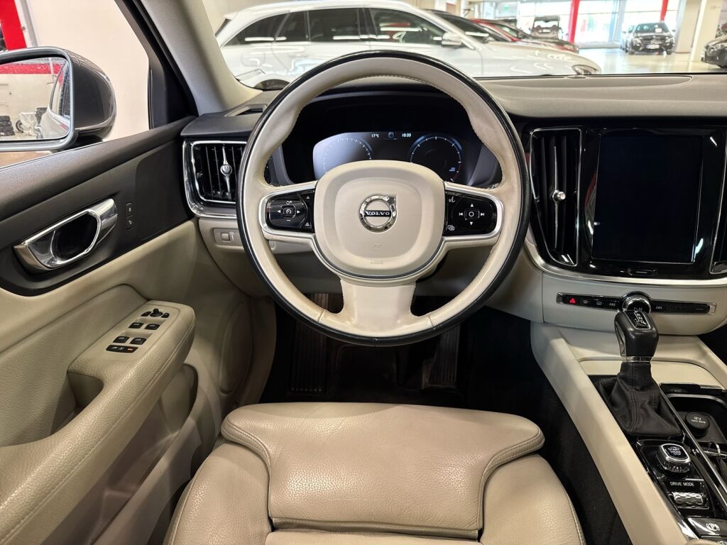 Volvo V60 2020 Harmaa