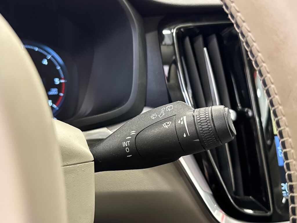 Volvo V60 2020 Harmaa