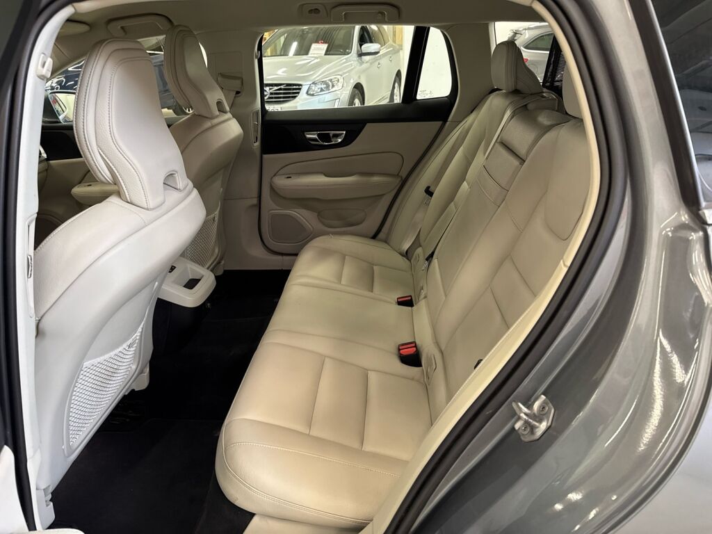 Volvo V60 2020 Harmaa