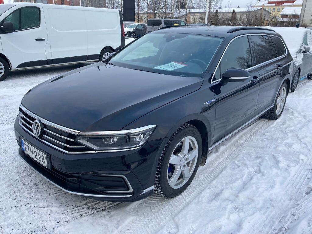 Volkswagen Passat 2020 Musta